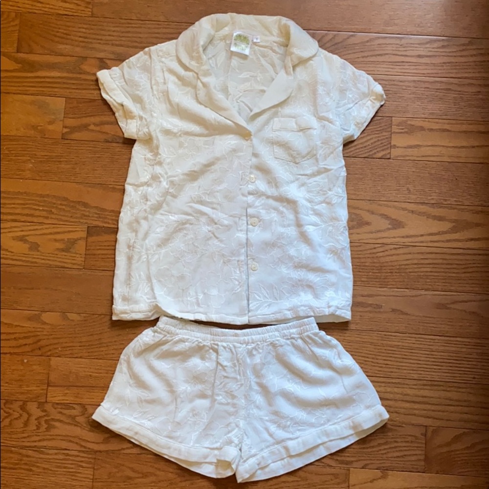 White pajama set with lace detail